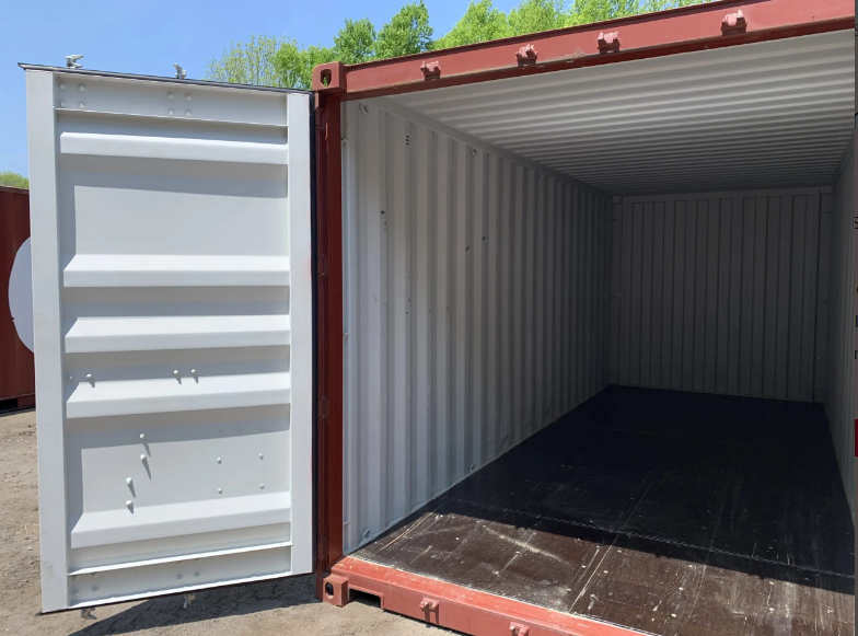 Used 20ft shipping container red